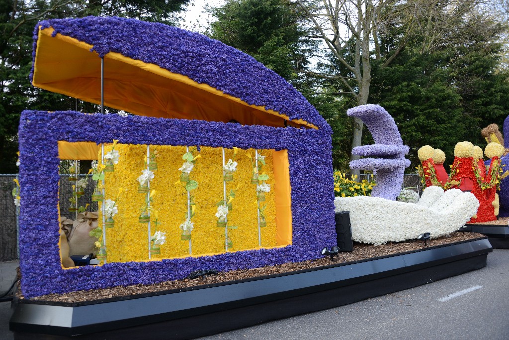 ../Images/Bloemencorso 2015 046.jpg